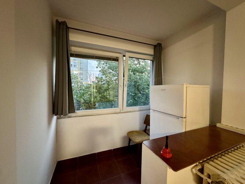 Garsoniera 31 mp, Drumul Taberei, metrou Favorit, 349 euro